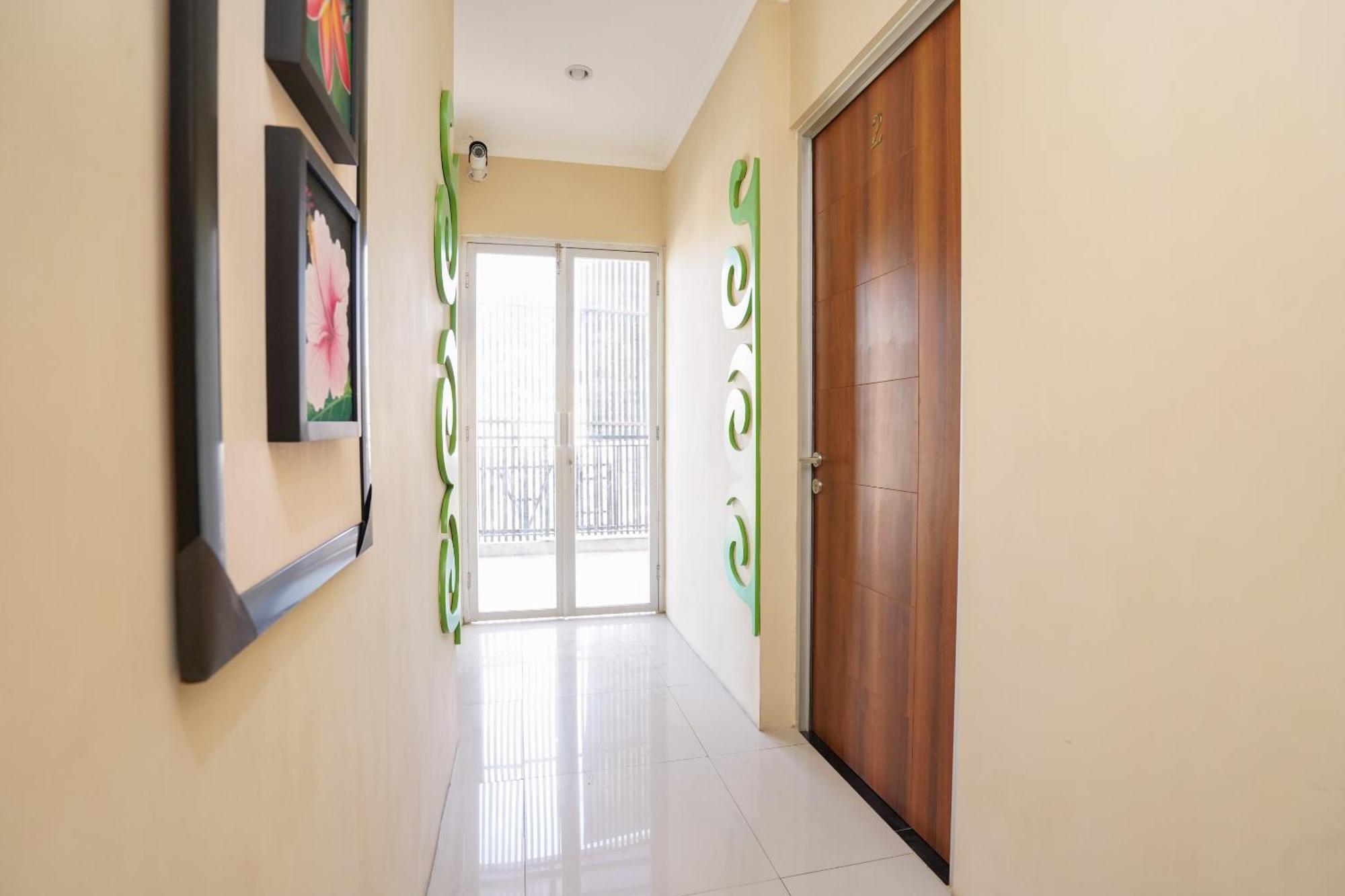Hotel O Surabaya Near Surabaya Town Square Formerly Kupang Gunung Residence Exterior photo