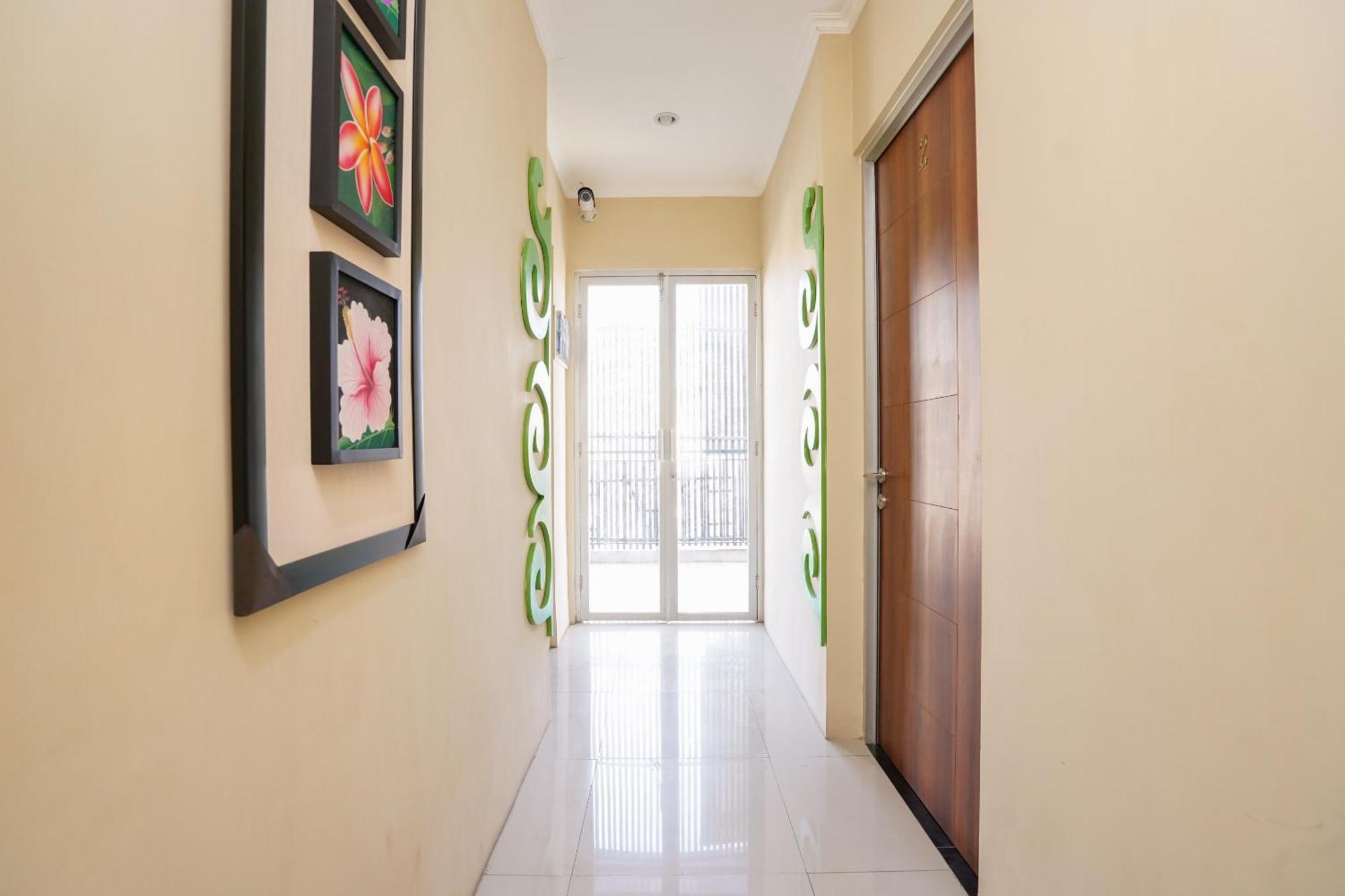 Hotel O Surabaya Near Surabaya Town Square Formerly Kupang Gunung Residence Exterior photo
